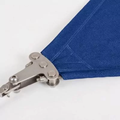csm_Sonnensegel-von-Caravita-All-Season-blau-drei-wege-edelstahl-vorrichtung-mizt-spannschloss-01-1024x683_3be8fd69ef