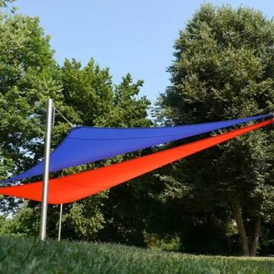 csm_Sonnensegel-von-Caravita-All-Season-rot-blau-03-1024x683_e29f6415fd